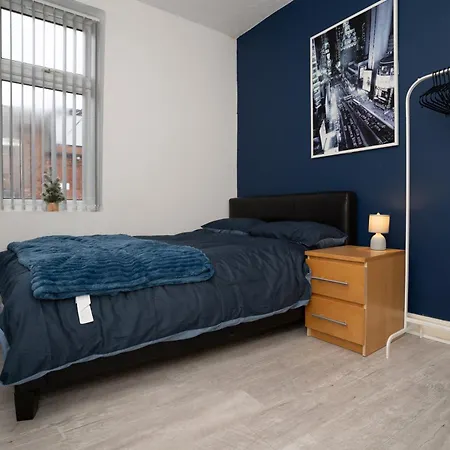 In Discounts For Long Term * Leeds (West Yorkshire)